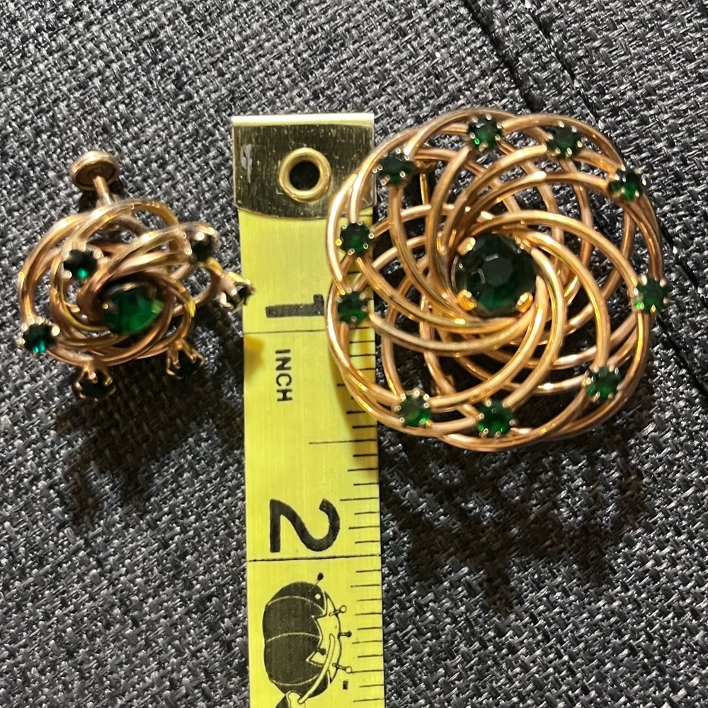 Vintage Charles Reis Gold & Green Brooch and Earring Set - Picture 13 of 17